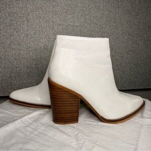 Arider‎ Girl White Snakeskin Ankle Boots Size 7.5